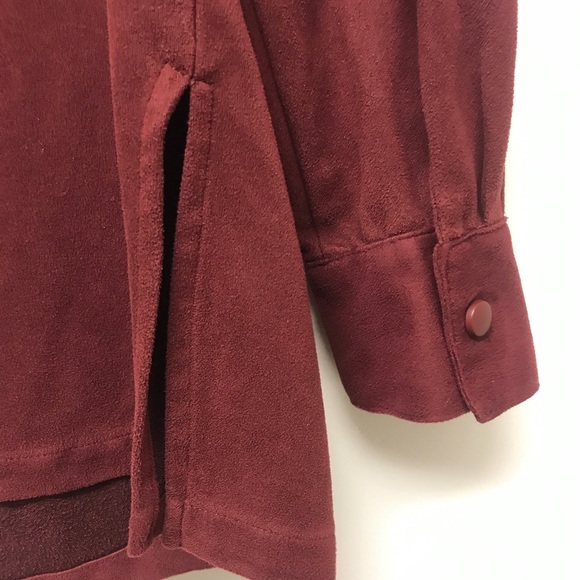 I.e. relaxed Soft snap shirt/jacket. Comfy. - Picture 2 of 7